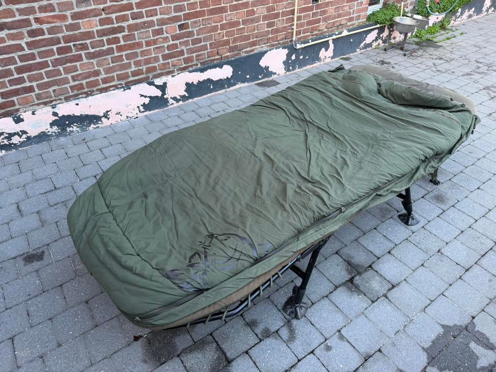 Nash Indulgence 6-Leg Sleep System met USB, Ophalen, Zo goed als nieuw