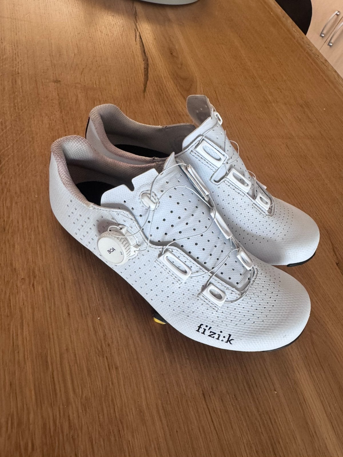 Koersschoenen fizik wit met boa sluiting maat 38, Sport en Fitness, Wielrennen, Gebruikt, Schoenen, Ophalen
