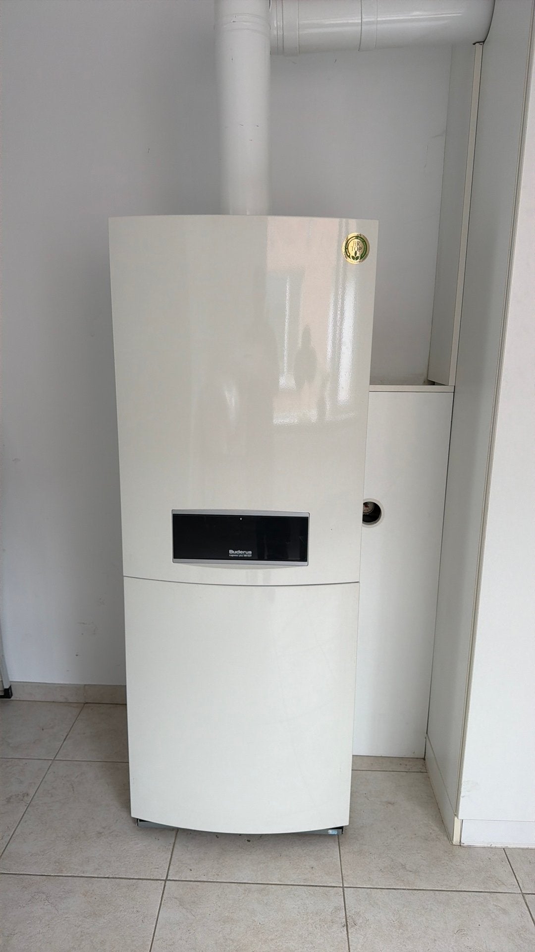 Buderus GB152-24T condenserende gasketel + radiatoren, Doe-het-zelf en Bouw, Ophalen, Zo goed als nieuw