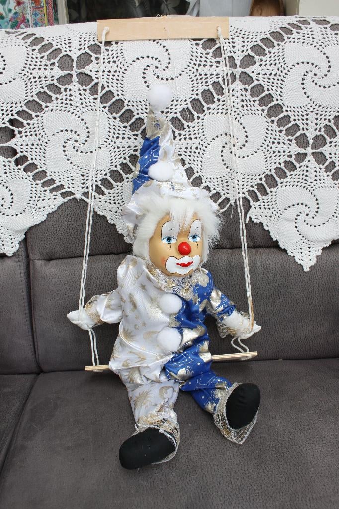 hangende clown op schommel, Ophalen of Verzenden, Zo goed als nieuw, Pop