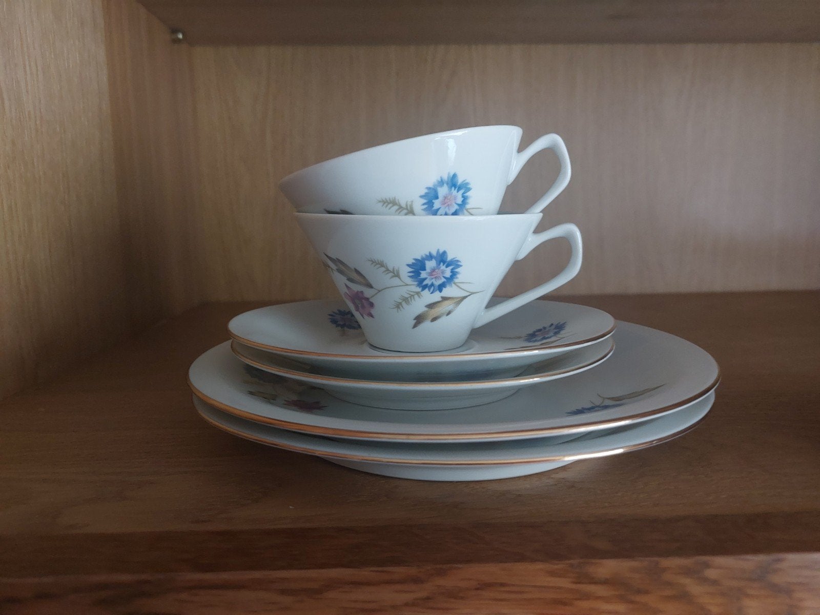 Volledig eetservies met bloemen, Enlèvement, Utilisé