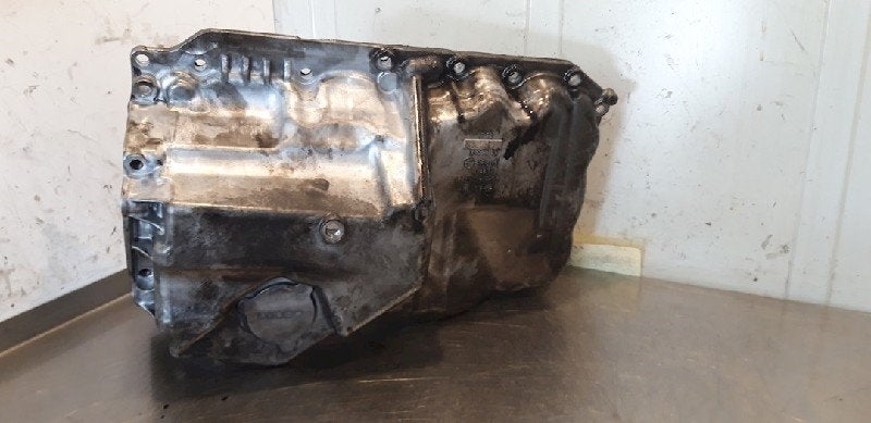 CARTER D'HUILE BMW 1 serie (F20) (|13992010|11138513658|), Utilisé, BMW, Petuelring 130
80809  München, DE, Bayerische Motoren Werke AG