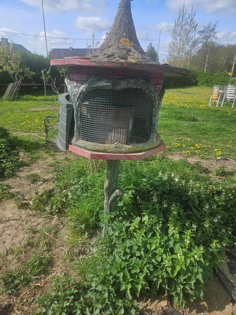 Betonnen vogelkooi, Ophalen