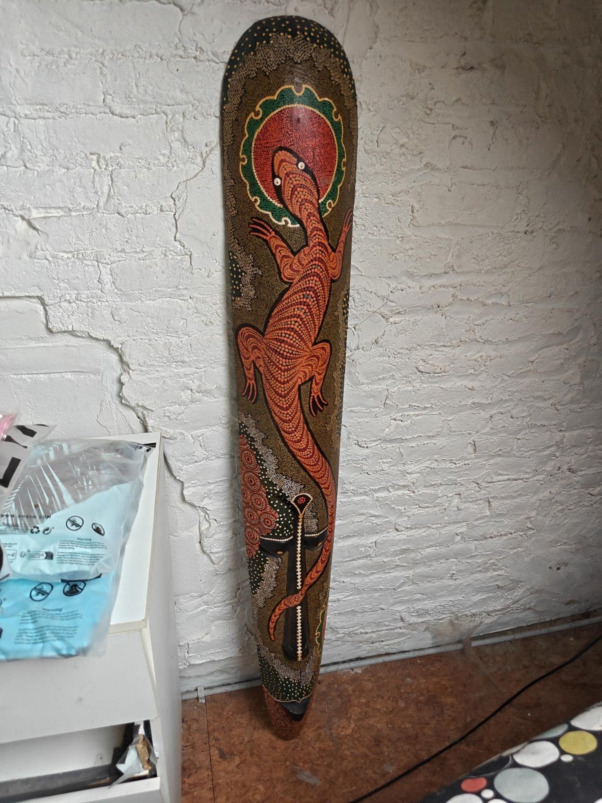 groot handgesneden houten wantmasker, Antiquités & Art, Bois, 1 mètre - 2 mètres, Masque, Peint