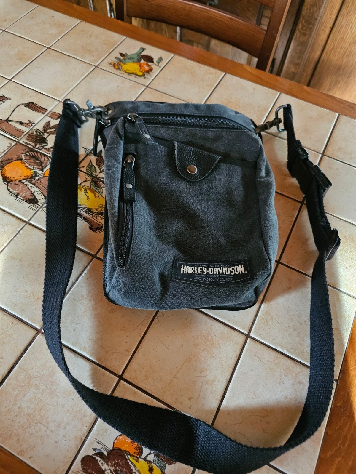 Sac à bandoulière et de cuisse Harley Davidson, Enlèvement