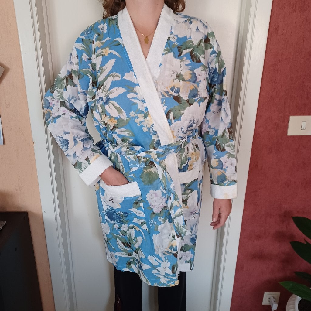 Peignoir à fleurs, Vêtements | Femmes, Pyjamas, LBP, Enlèvement ou Envoi, Neuf, Taille 46/48 (XL) ou plus grande