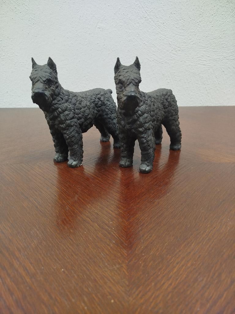 2 Bouviers AKITA 7733 VAGA international, Verzamelen, Beelden en Beeldjes, Zo goed als nieuw, Dier, Ophalen of Verzenden