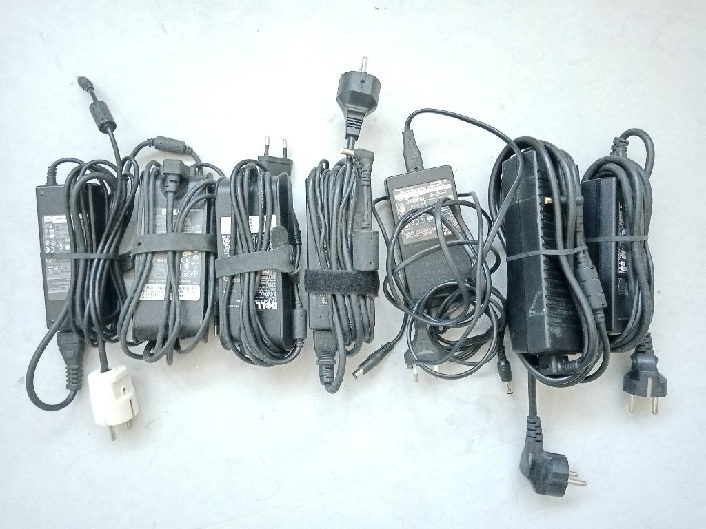 Originele laptopladers, adapters, sectoren, Computers en Software, Laptop-opladers, Zo goed als nieuw, Ophalen of Verzenden