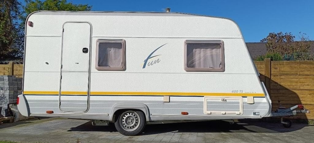 Bürstner Fun 400 TS – Zeer nette en complete caravan, Kachel, Vast bed, Treinzit, Particulier