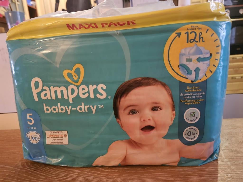 Pampers Baby-Dry taille 5, Enfants & Bébés, Enlèvement, Neuf
