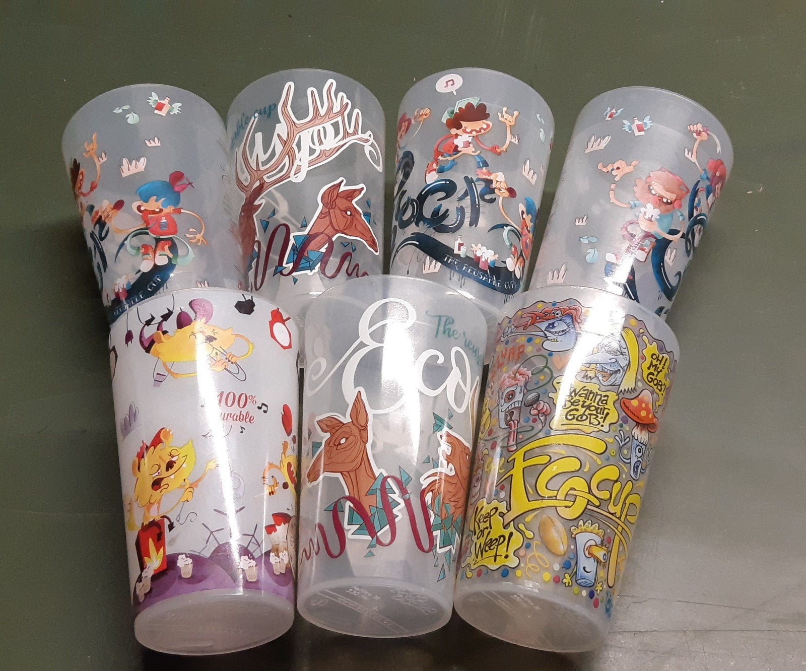 Bekers van 203 x 33 cl met transportdoos., Ophalen, Zo goed als nieuw