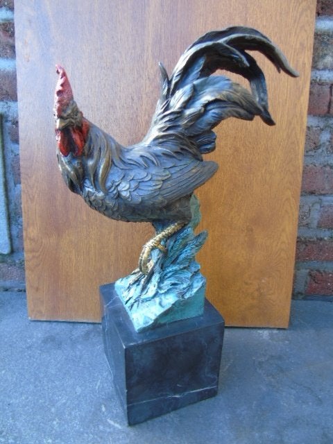 un coq en bronze pat couleurs sur marbre ., Enlèvement ou Envoi, Bronze
