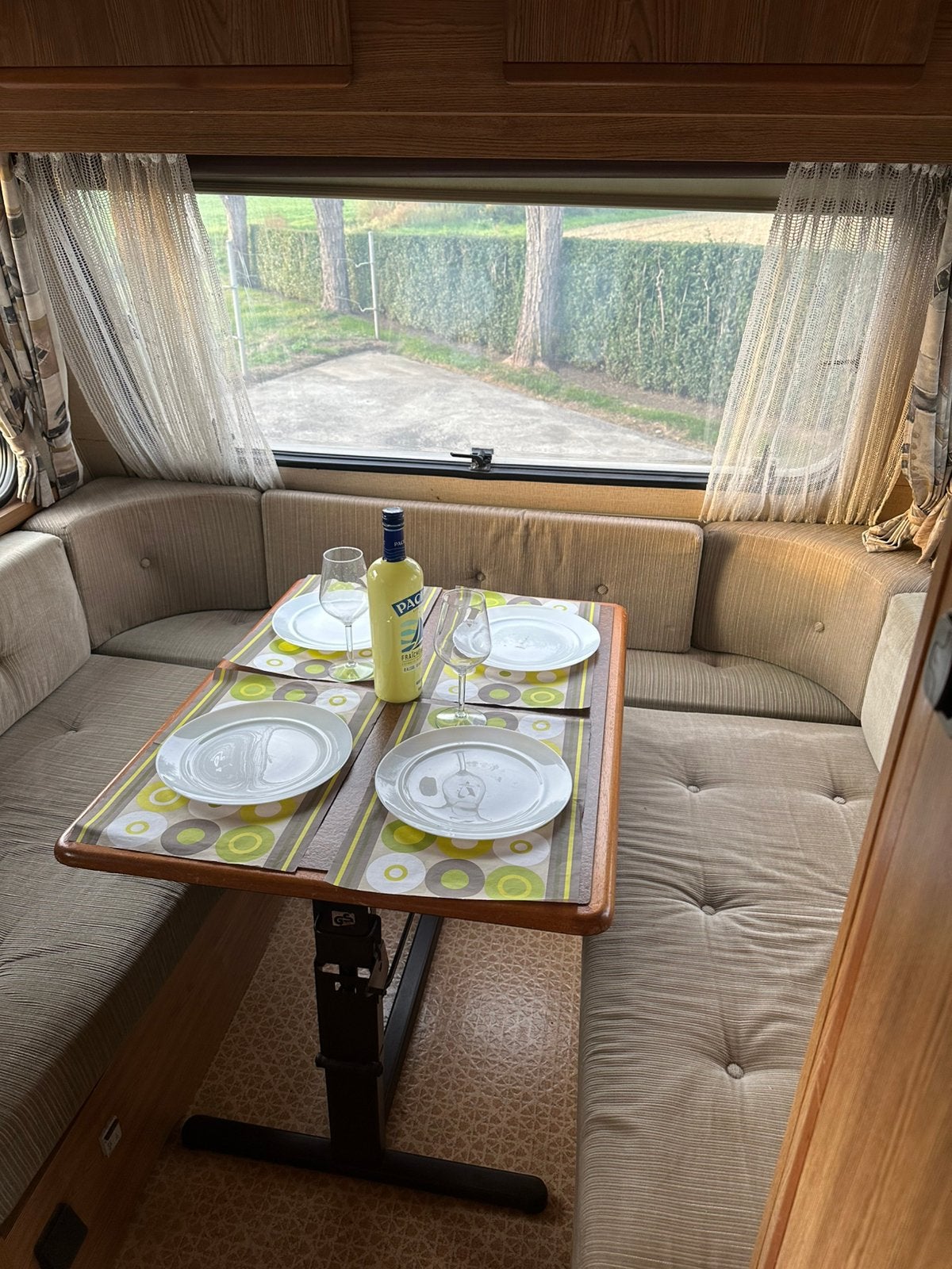 Caravane légère Adria !, Particulier, Banquette en rond, Adria