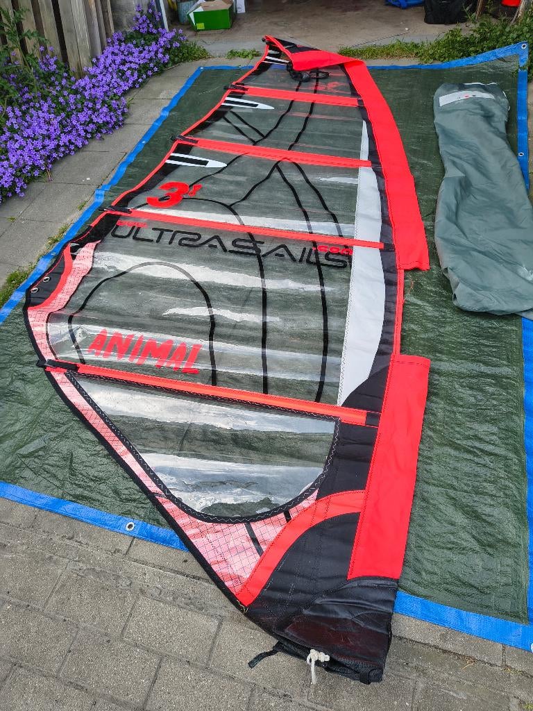 Voile 3,8 Ultra Sails à saisir, Enlèvement ou Envoi, Comme neuf, Funboard, Avec sac de transport