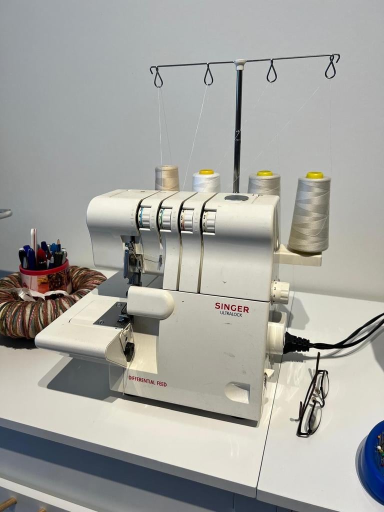 Overlock Singer, Hobby & Loisirs créatifs, Machines à coudre & Accessoires, Enlèvement