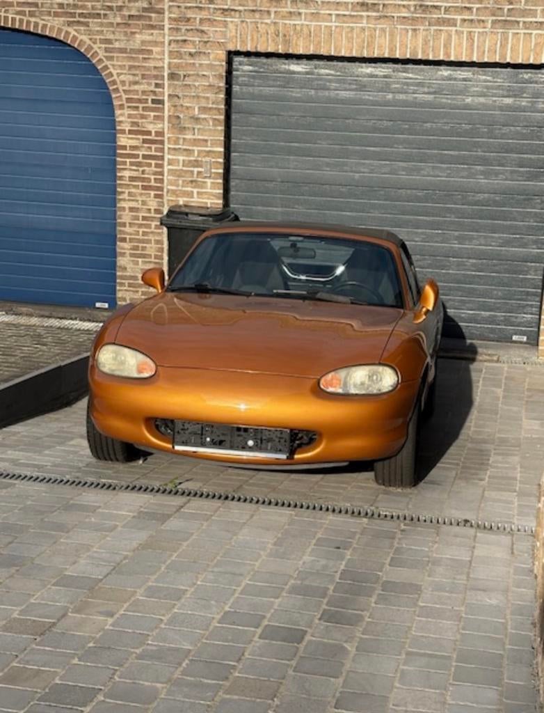 Mx5 bijna oldtimer 1600cc   185000 km, Auto's, Euro 2, Stof, 4 cilinders, Cabriolet