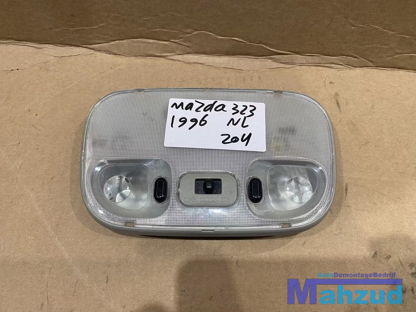 MAZDA 323 F Binnenverlichting schakelaar 1994-1998, Gebruikt, Shinchi, Fuchu-Cho 3-1
730-8670  Hiroshima, Mazda Motor Corporation