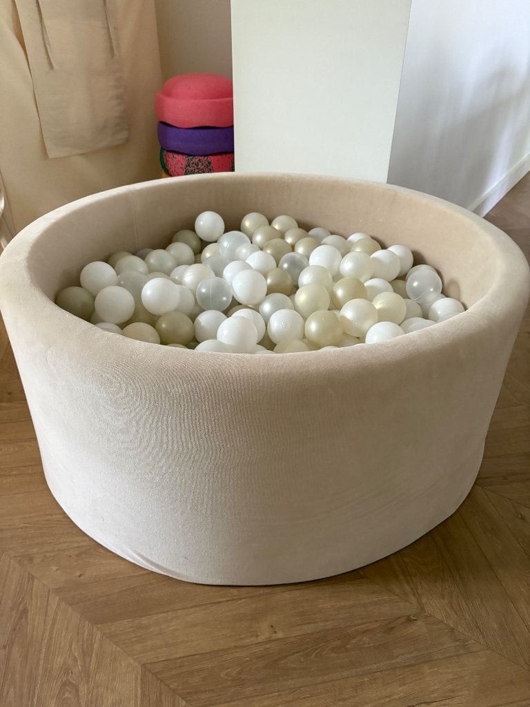 Moje ballenbadje beige - 400 ballen, Enfants & Bébés, Jouets | Autre, Enlèvement, Comme neuf, Garçon ou Fille
