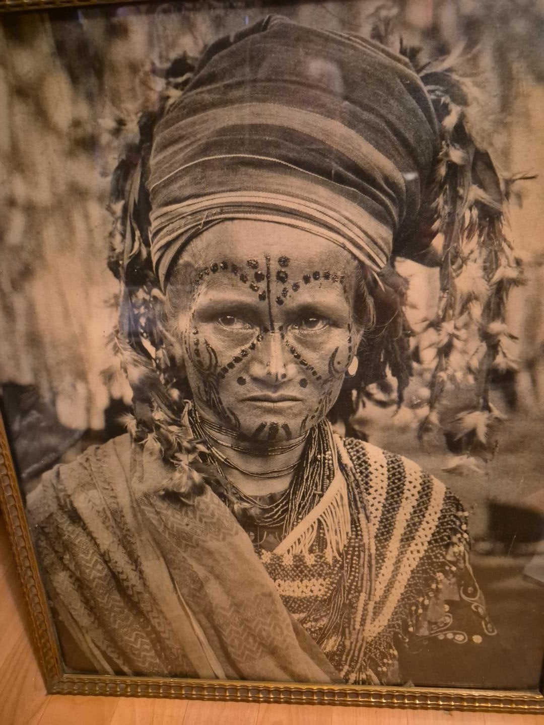 prachtige oude foto   ingekaderf 60 x50 van etnische persoon, Verzamelen, Ophalen, Foto