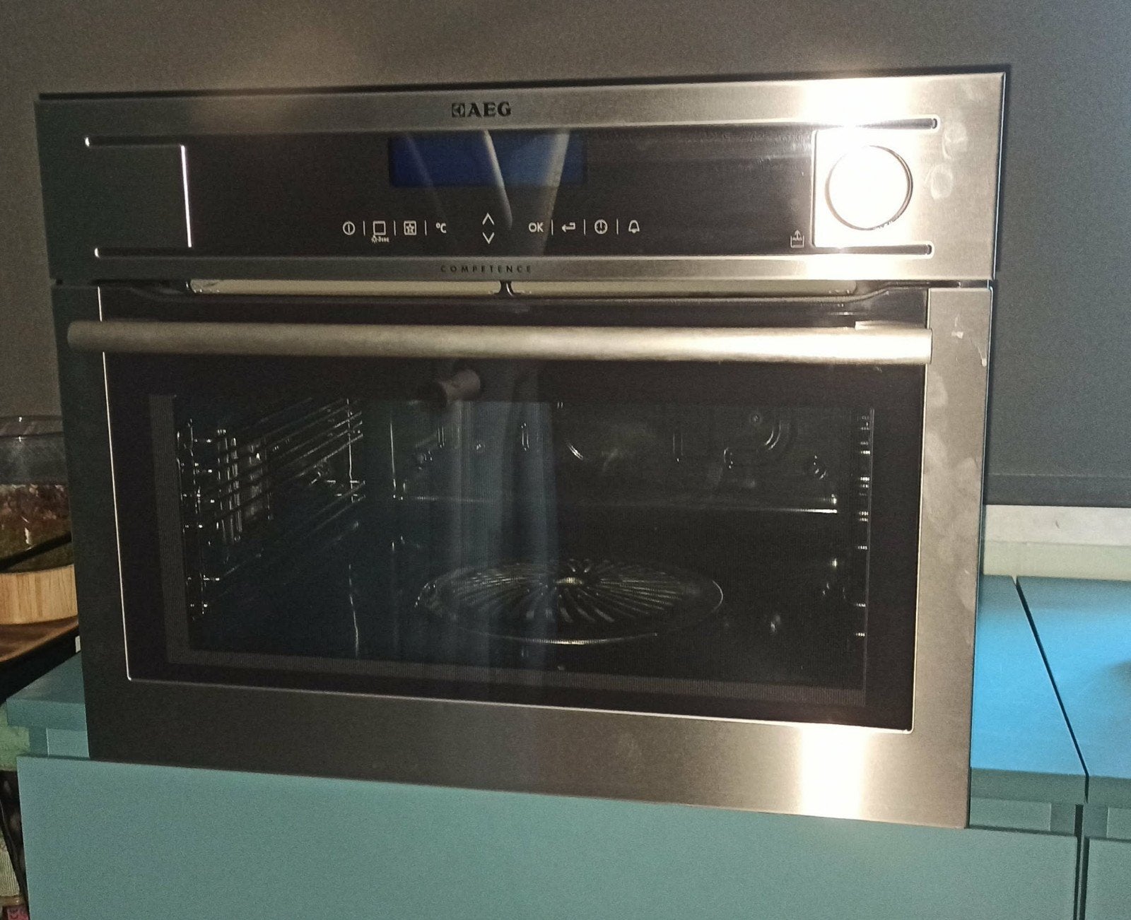 Stoomoven AEG solo, Compact, 45 cm, ProSight Plus, inox
KT84, AEG, Encastré, Enlèvement, Vapeur