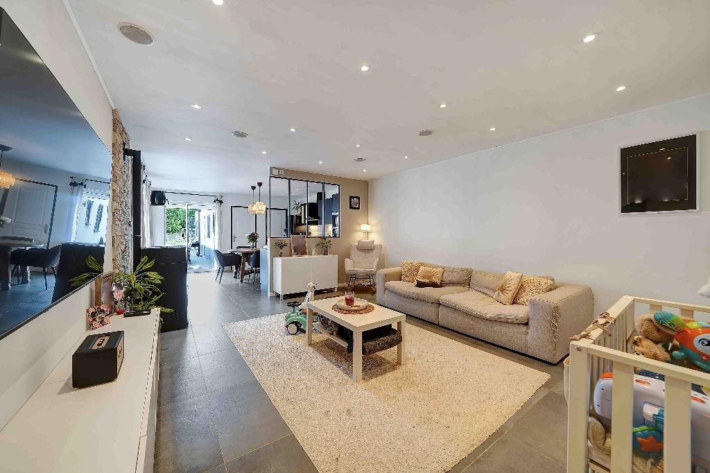 Jolie maison 3 façades avec accès latéral, Immo, Huizen en Appartementen te koop, Provincie Henegouwen, 500 tot 1000 m², Twee onder één kap