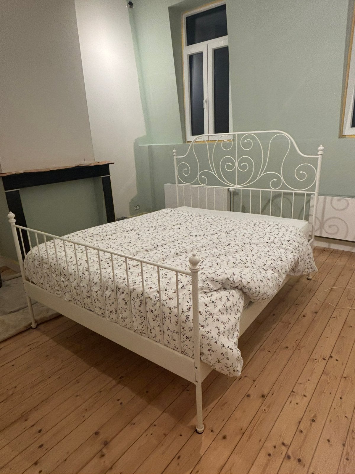 Wit metalen bedframe ikea 1m60 (excl matras & lattenbodems), Ophalen