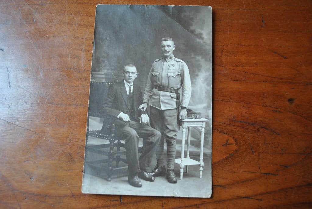 Photo carte ancienne Militaire uniforme officier médaille, Enlèvement ou Envoi, Autres, Photo ou Poster