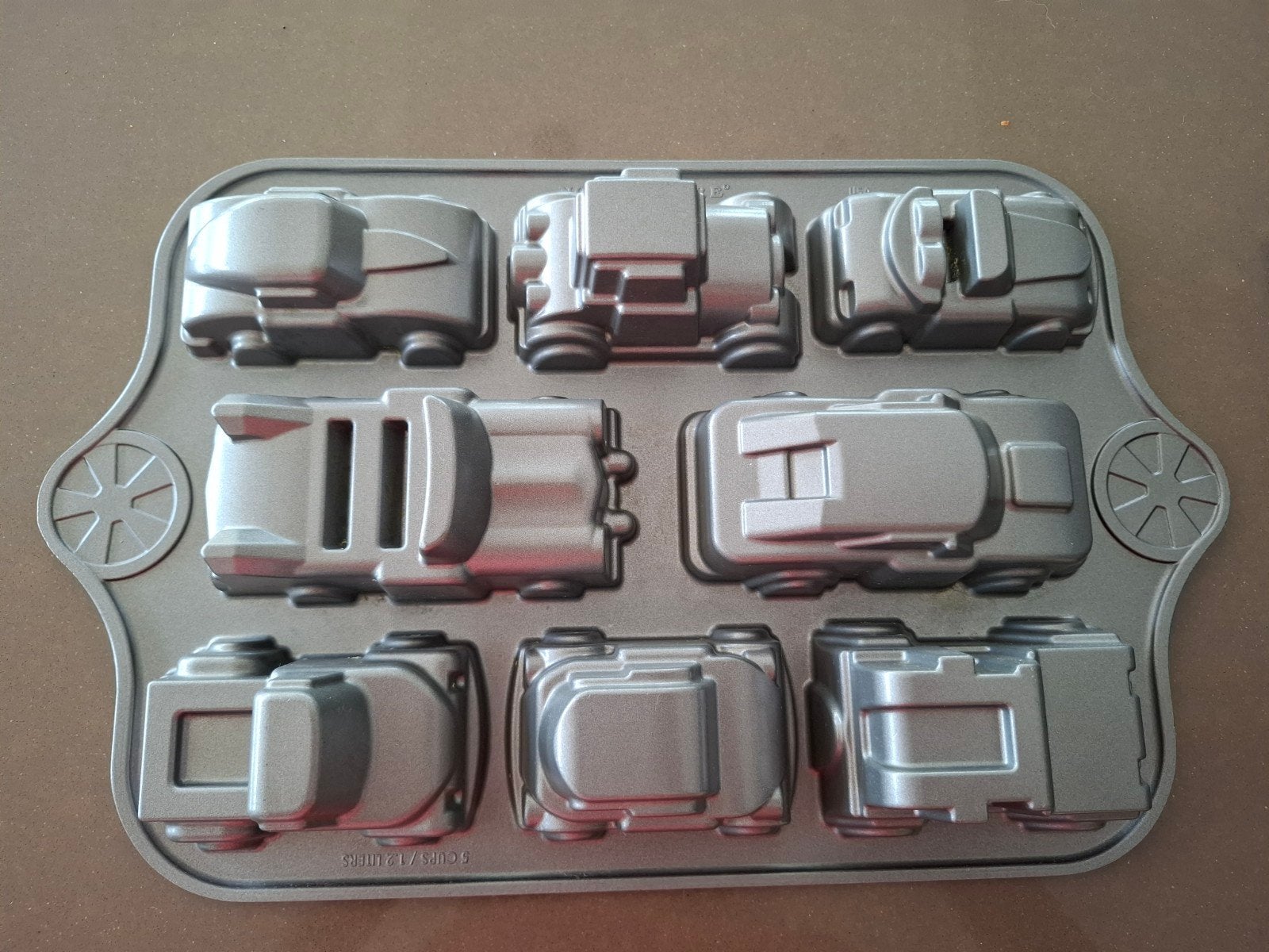 bakvorm auto's, nordice ware, Ophalen, Zo goed als nieuw, Cupcakes, Bakvorm