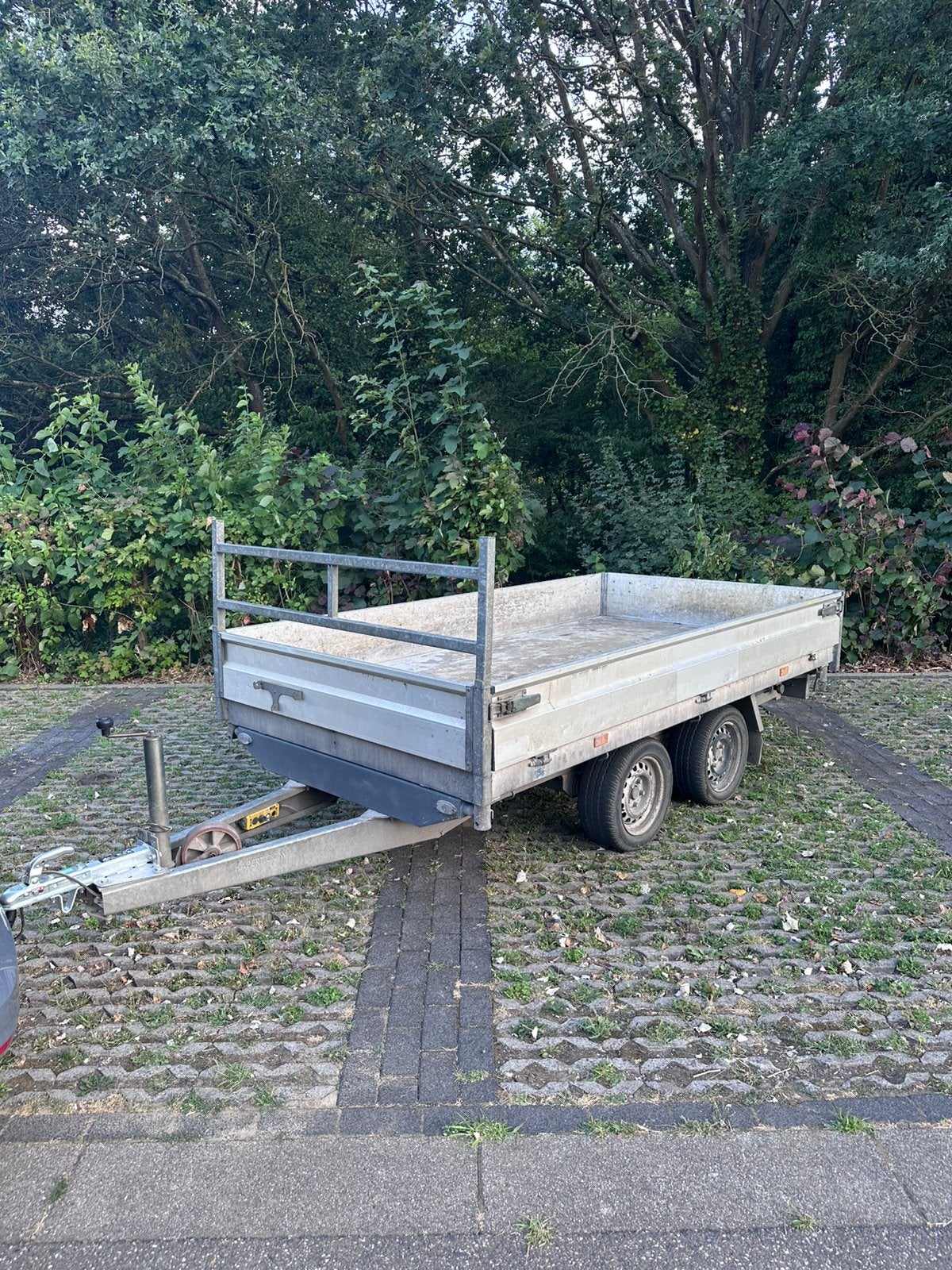 Benne basculante à double essieu 750 kg, Enlèvement, Comme neuf