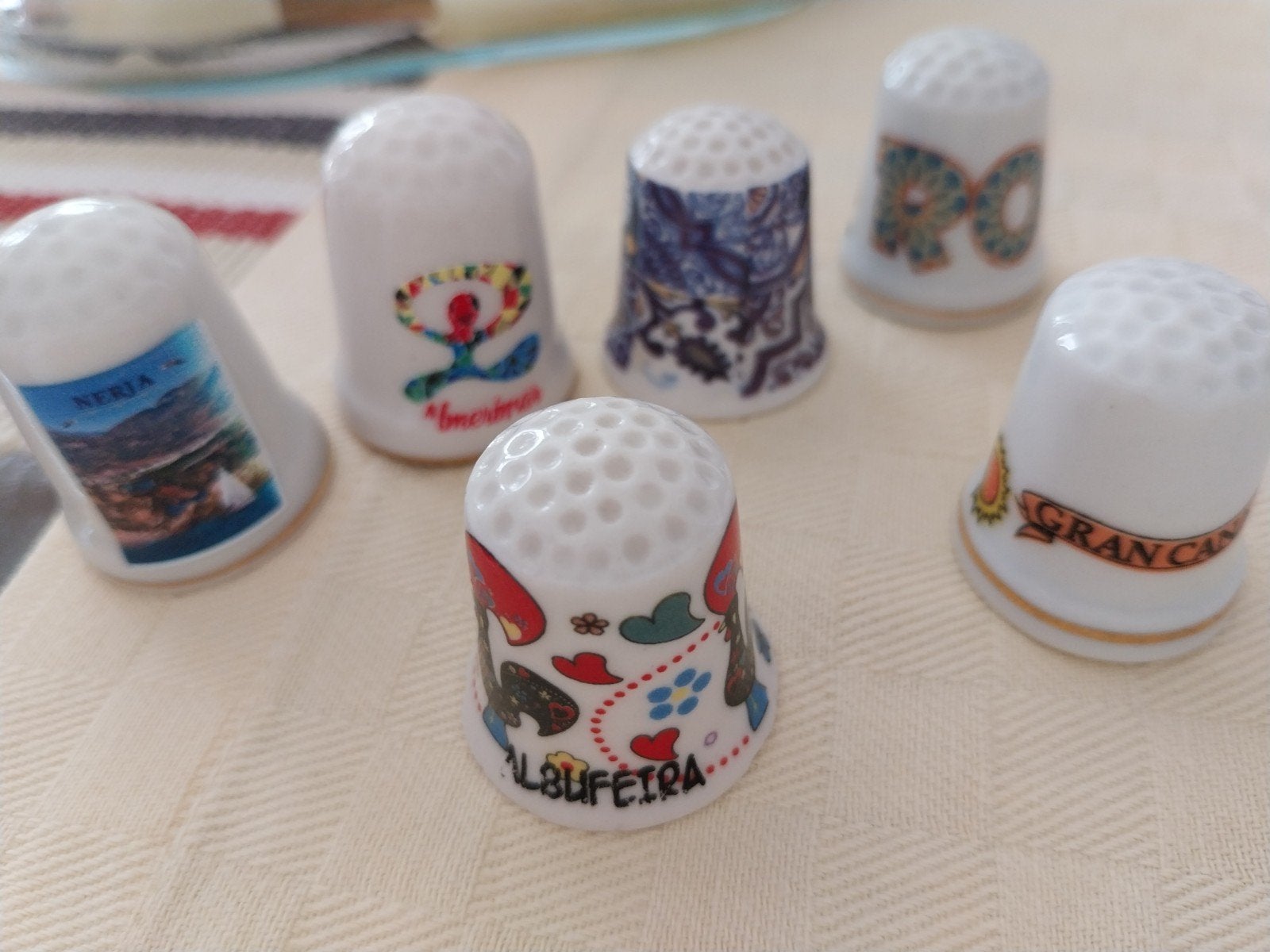 6 pièces en porcelaine (dés à coudre), Enlèvement ou Envoi, Porcelaine