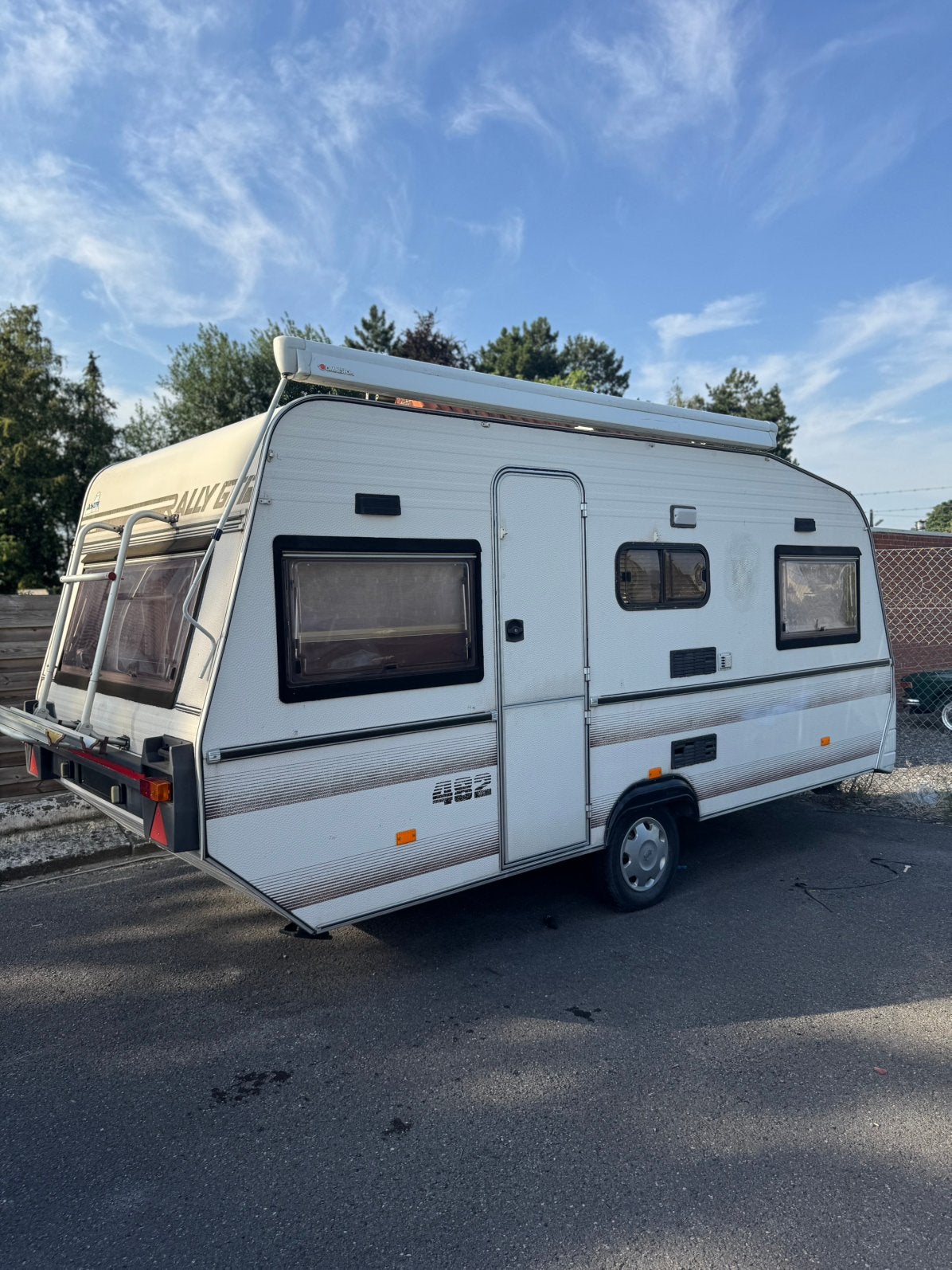 Home-Car 4820 Caravan, Poêle, 750 - 1000 kg, Particulier, Banquette en rond