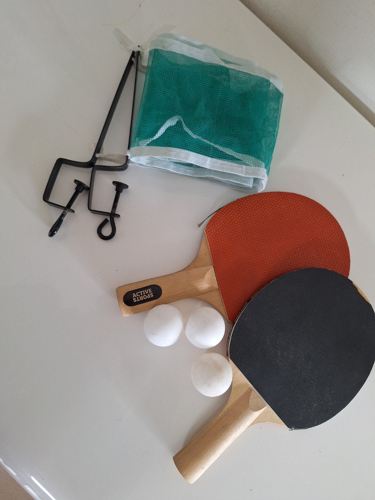 "Tafeltennisset met klemnet, 2 batjes en 3 balletjes, Ophalen, Gebruikt
