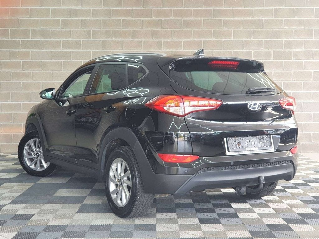 Hyundai Tucson 1.7 DIESEL 116CV - 1ER MAIN - FULL CARNET, Gebruikt, 4 cilinders, Zwart, Bedrijf