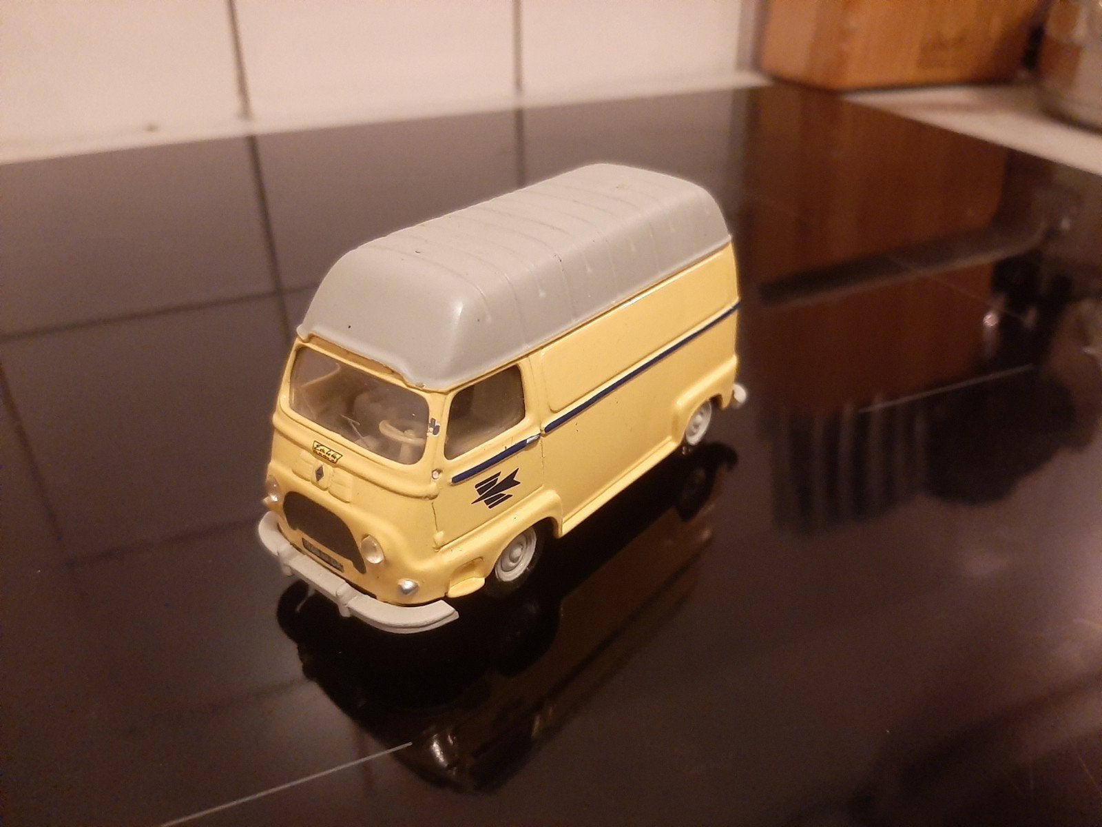 Renault Estafette 1:43, Ophalen of Verzenden, Zo goed als nieuw, Auto