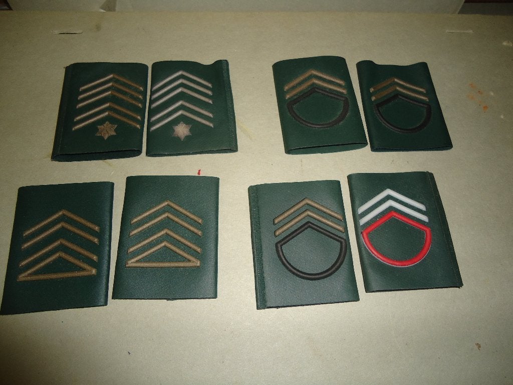 4 paires de grades ft, Ophalen of Verzenden, Landmacht, Embleem of Badge