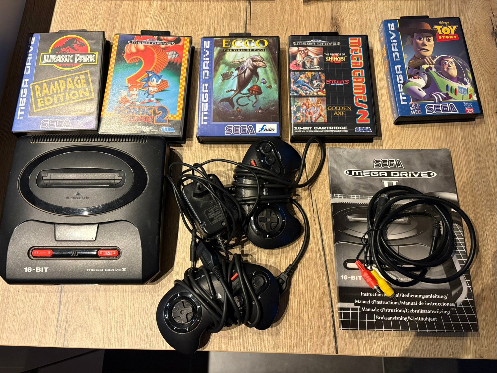 Sega 16 bit met 5 spelletjes, Games en Spelcomputers, Spelcomputers | Sega, Mega Drive, Met 2 controllers, Ophalen of Verzenden