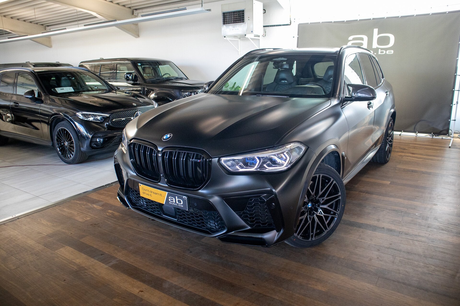 BMW X5 M COMPETITION LICHTE VRACHT, PANO, FROZEN, BOWERS WI, Auto's, Zwart, Bedrijf, 5 deurs, 2 zetels
