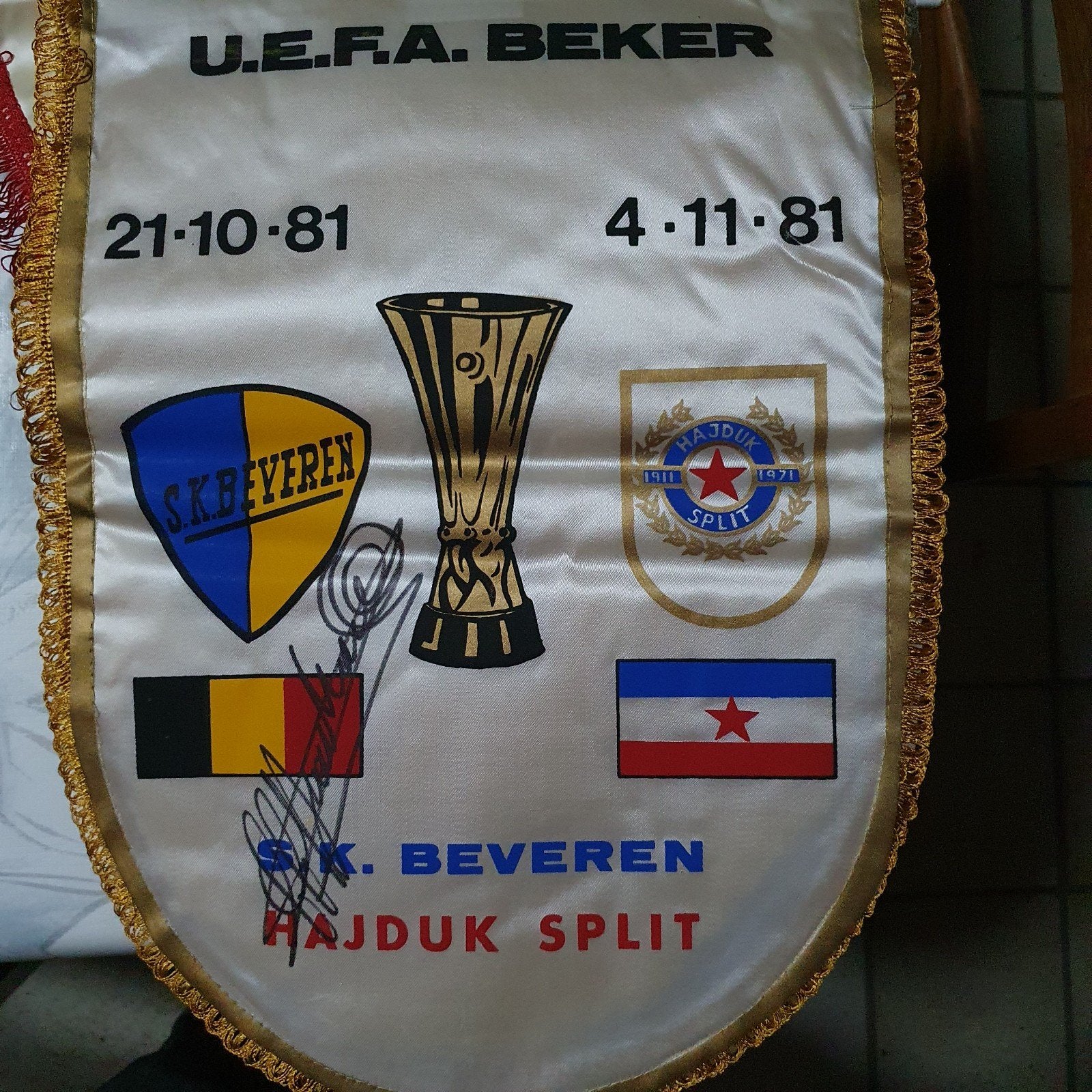 uefa beker vaandel sk beveren - hajduk split, Enlèvement ou Envoi