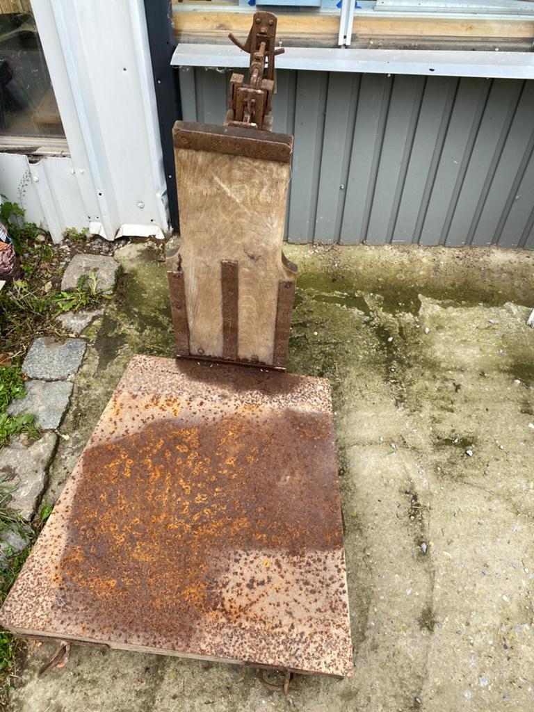 Antieke bascule, Ophalen