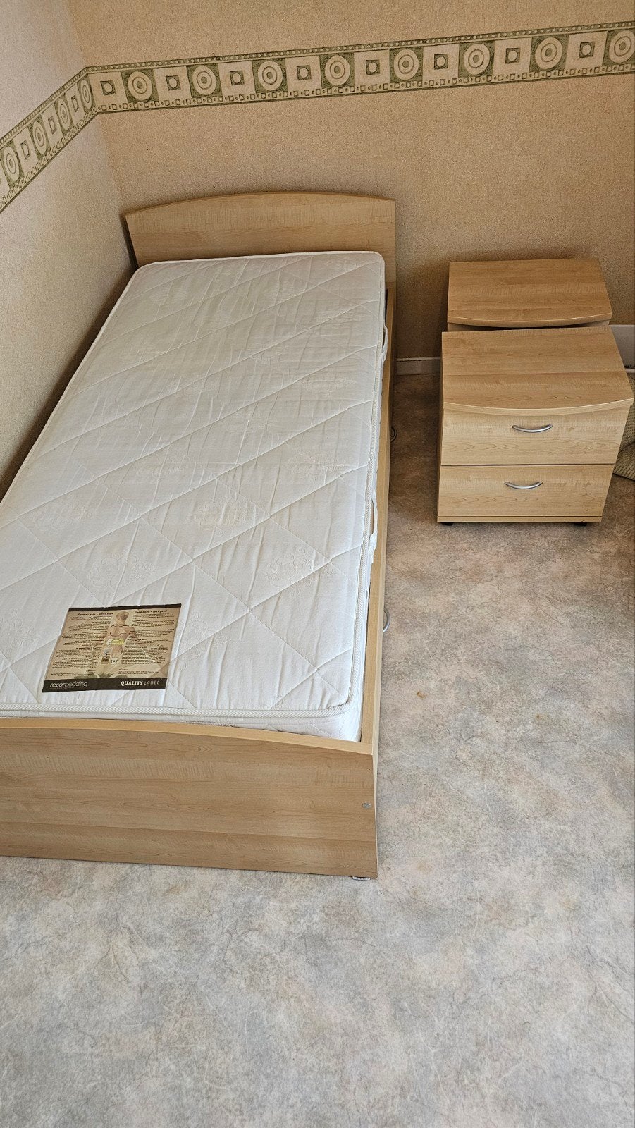 1-persoonsbed + matras + 2 nachtkastjes, Huis en Inrichting, Slaapkamer | Bedden, Ophalen
