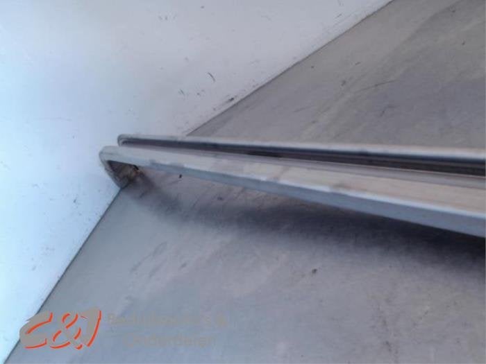 Rail porte coulissante droite d'un Volkswagen Crafter, Volkswagen, -, 3 mois de garantie, Utilisé