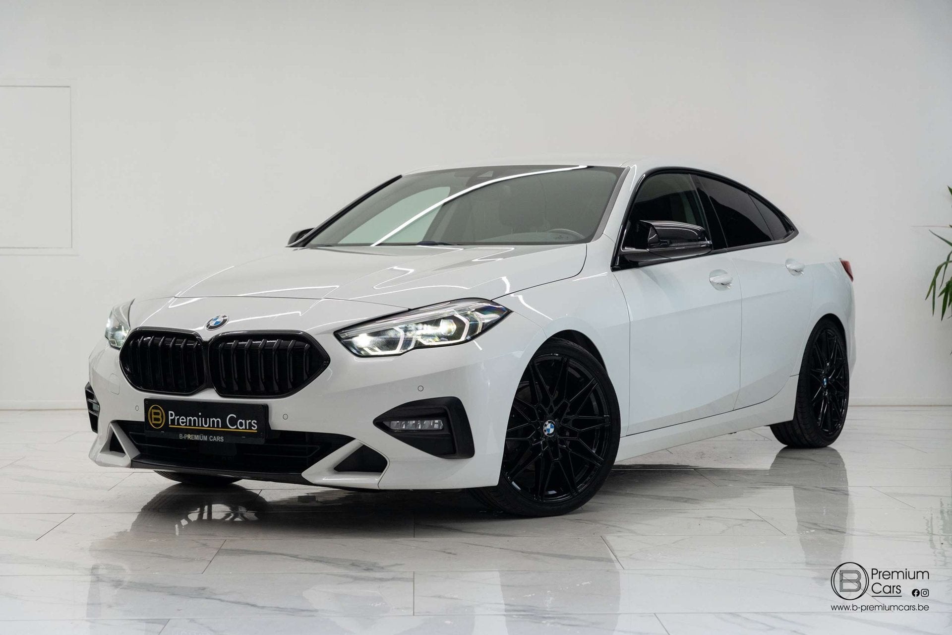 BMW 218 i Sport line! Shadow line! Zetelverwarming, garantie, Auto's, BMW, 100 kW, Gebruikt, 1885 kg, 2 Reeks