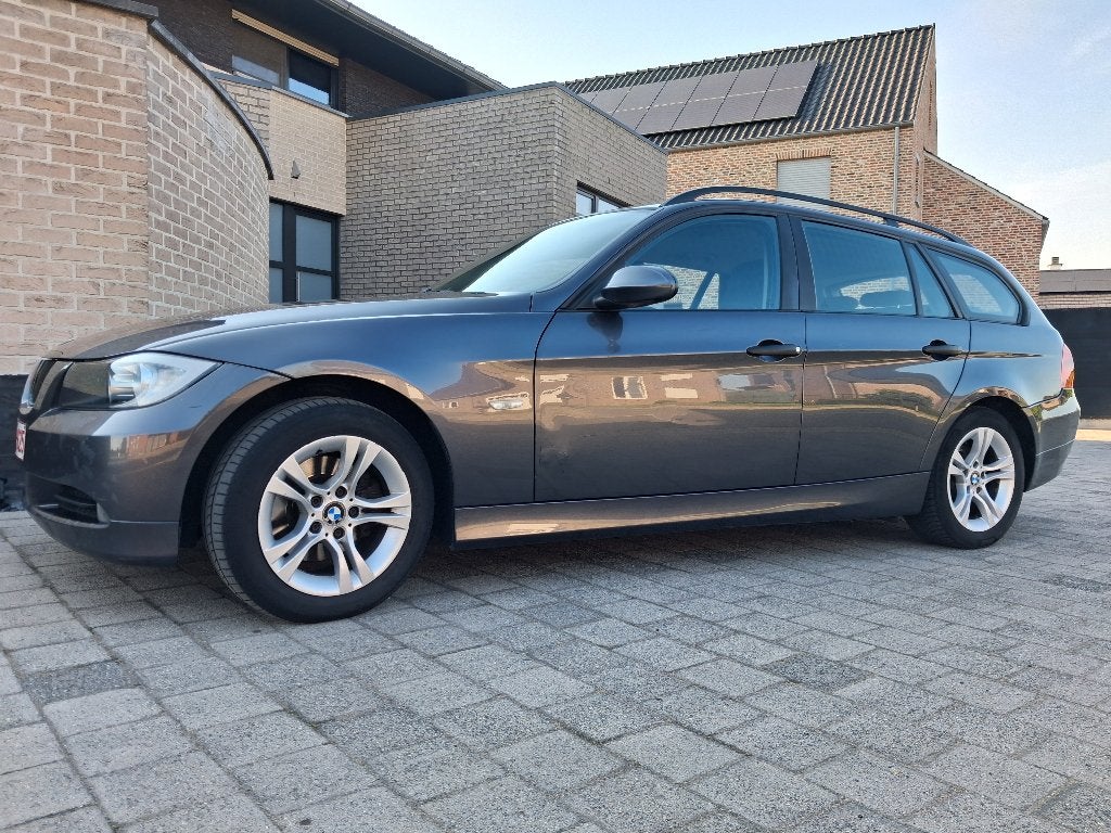 Bmw e91 318d 19/03/2007 enkel voor export of onderdelen., Auto's, BMW, 90 kW, Achterwielaandrijving, Zwart, 4 cilinders