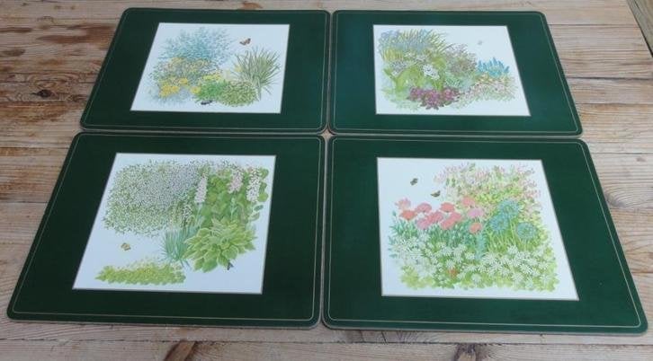 4 placemats met wilde bloemen en vlinders , National Trust, Ophalen of Verzenden