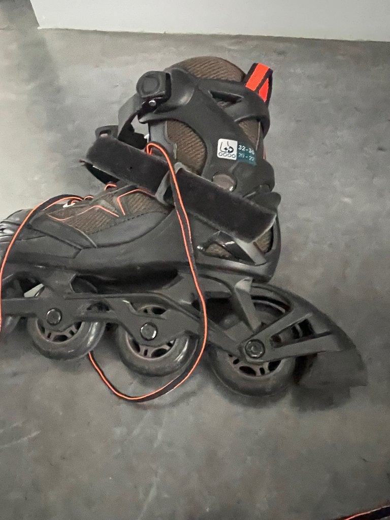 Skeelers 32-35, Sports & Fitness, Patins à roulettes alignées, Autres marques, Rollers 4 roues en ligne, Réglable, Comme neuf