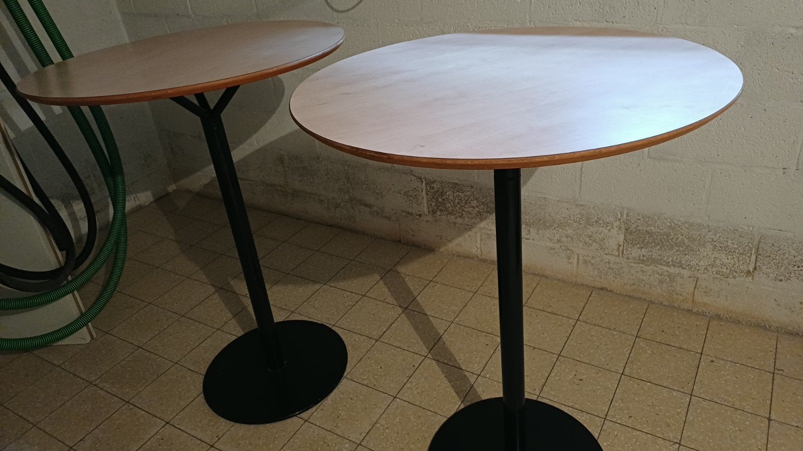 2 Staantafels, Ophalen