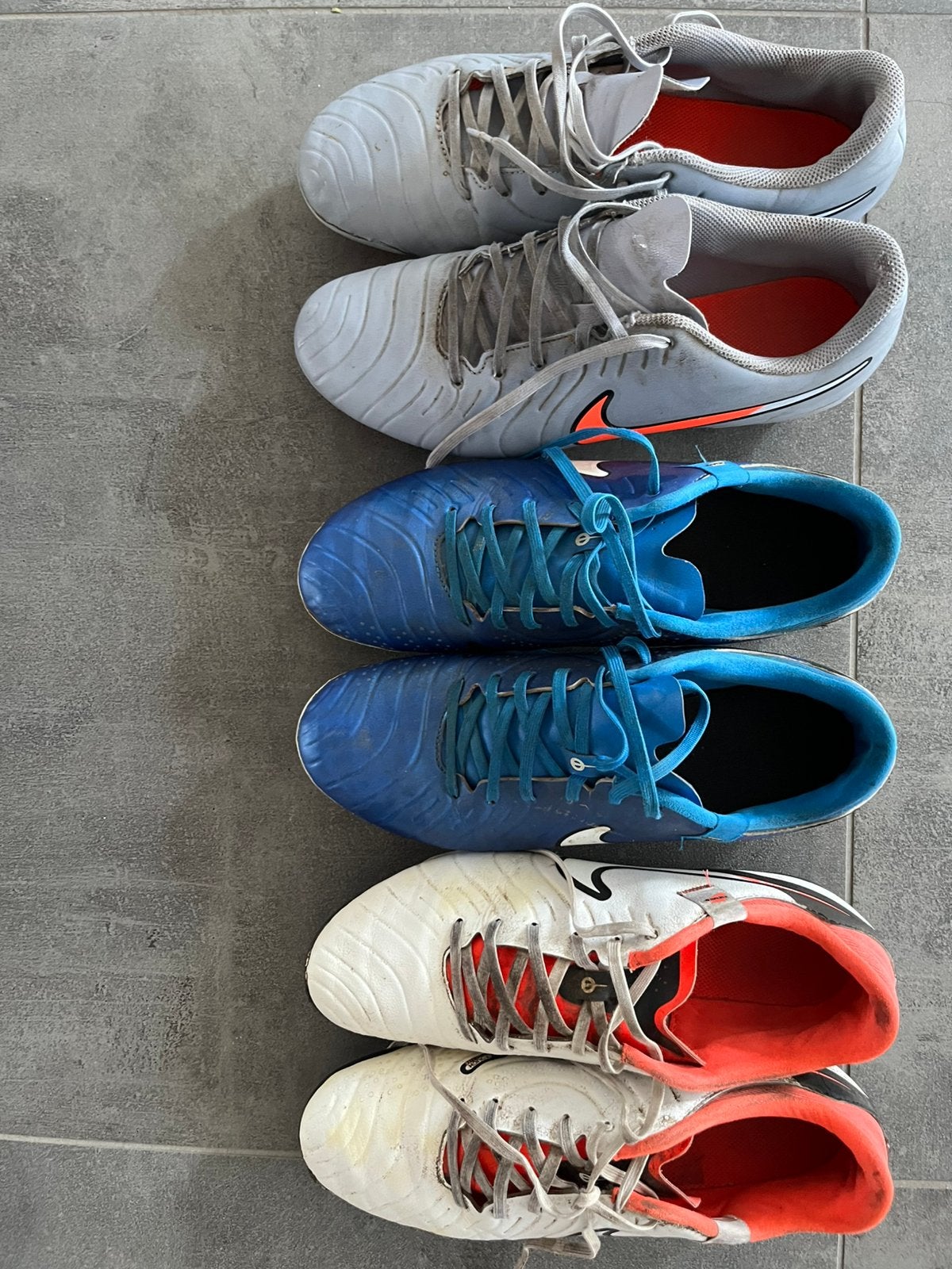 3 paar voetbalschoenen 42-43-44, Sport en Fitness, Voetbal, Ophalen, Gebruikt, Schoenen
