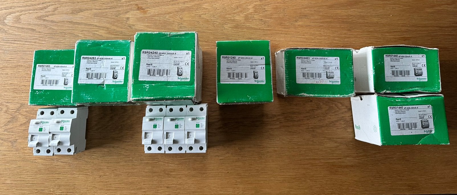 Nieuwe Schneider Resi9 differentieels – 2P/4P – 30mA/300mA, Bricolage & Construction, Enlèvement