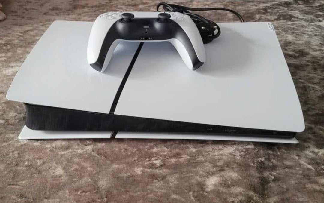 Playstation 5 slim als nieuw met perfecte werkende controlle, Games en Spelcomputers, Spelcomputers | Sony PlayStation 5, Zo goed als nieuw