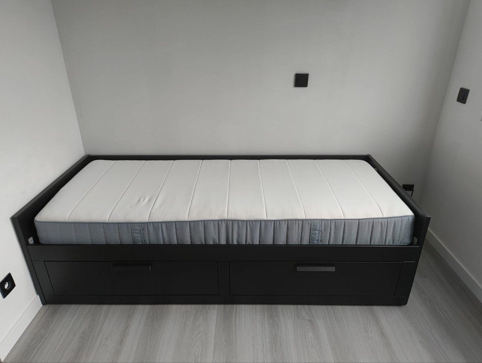 Brimnes Bedbank met 2 lades 80-160 cm x 200 cm incl matras, Enlèvement, Comme neuf, 200 cm, 80 cm